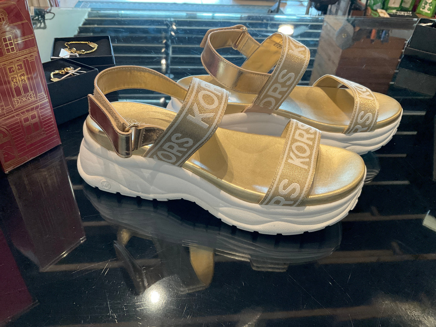 0584 MICHAEL KORS GOLD PLAT FORM SANDALS SZ 10